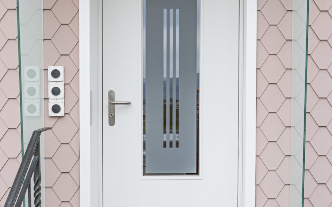 Haustüre mit Windfang Schwarzenbach